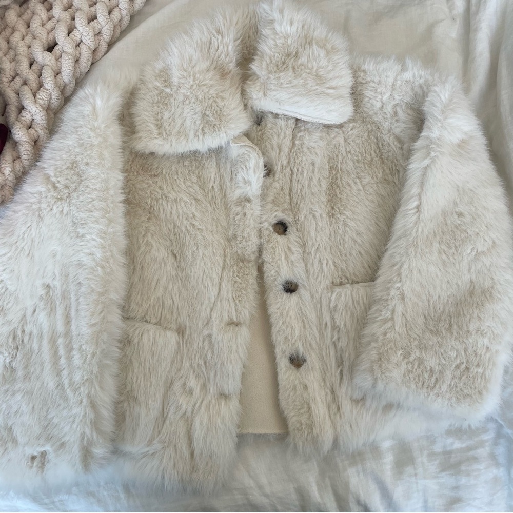 Source Unknown faux fur coat